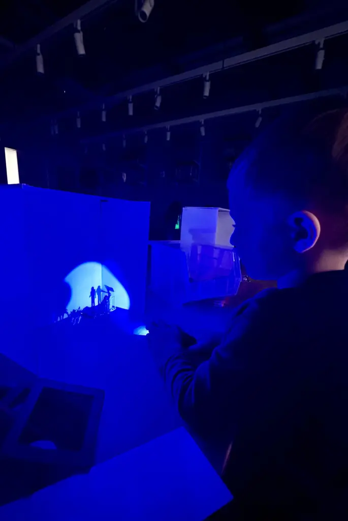 Playing with light and shadows at the National Children's Museum